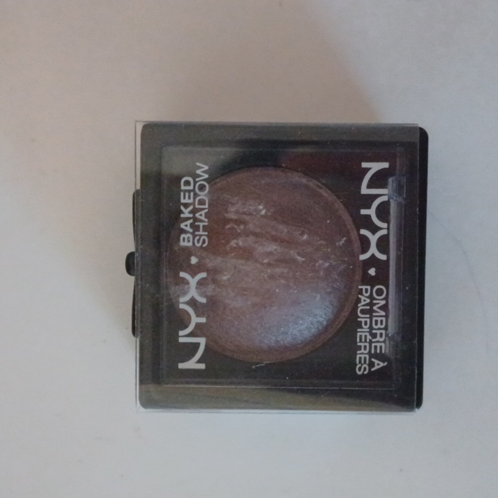 Dark brown baked Eyeshadow from NYX